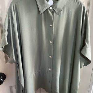 Marla Wynne botton up collar short sleeve blouse